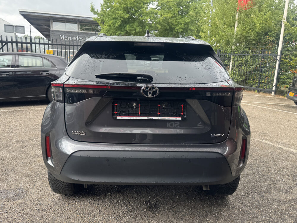 Toyota Yaris Cross 1.5 Hybrid 115 First Edition // ADAPT. CRUISE // KEYLESS // APPLE-ANDROID AUTO // CAMERA+SENSOREN // STOEL + STUUR VERWARMING // 5
