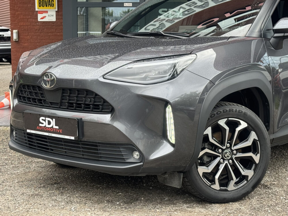 Toyota Yaris Cross 1.5 Hybrid 115 First Edition // ADAPT. CRUISE // KEYLESS // APPLE-ANDROID AUTO // CAMERA+SENSOREN // STOEL + STUUR VERWARMING // 6