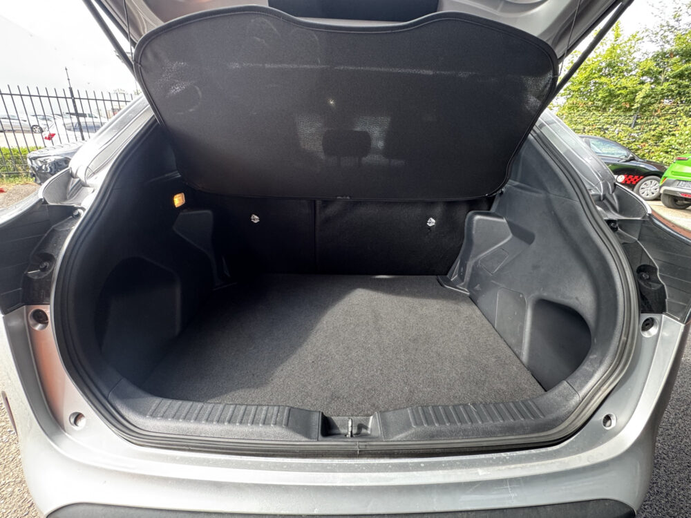 Toyota Yaris Cross 1.5 Hybrid 115 First Edition // ADAPT. CRUISE // KEYLESS // APPLE-ANDROID AUTO // CAMERA+SENSOREN // STOEL + STUUR VERWARMING // 29