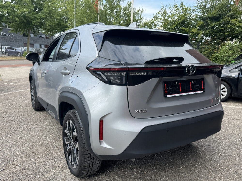 Toyota Yaris Cross 1.5 Hybrid 115 First Edition // ADAPT. CRUISE // KEYLESS // APPLE-ANDROID AUTO // CAMERA+SENSOREN // STOEL + STUUR VERWARMING // 3