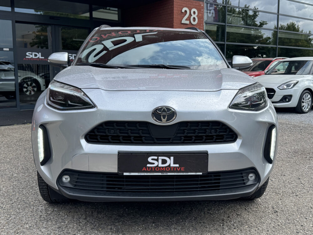 Toyota Yaris Cross 1.5 Hybrid 115 First Edition // ADAPT. CRUISE // KEYLESS // APPLE-ANDROID AUTO // CAMERA+SENSOREN // STOEL + STUUR VERWARMING // 6
