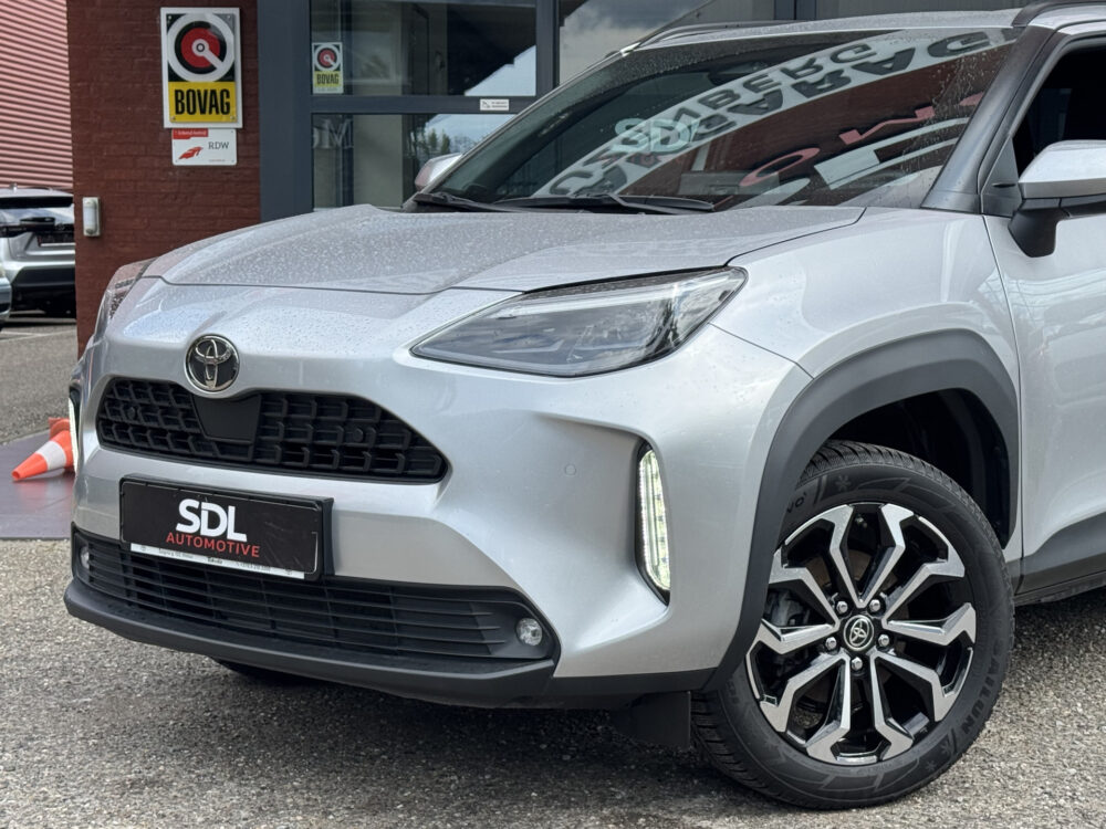 Toyota Yaris Cross 1.5 Hybrid 115 First Edition // ADAPT. CRUISE // KEYLESS // APPLE-ANDROID AUTO // CAMERA+SENSOREN // STOEL + STUUR VERWARMING // 7