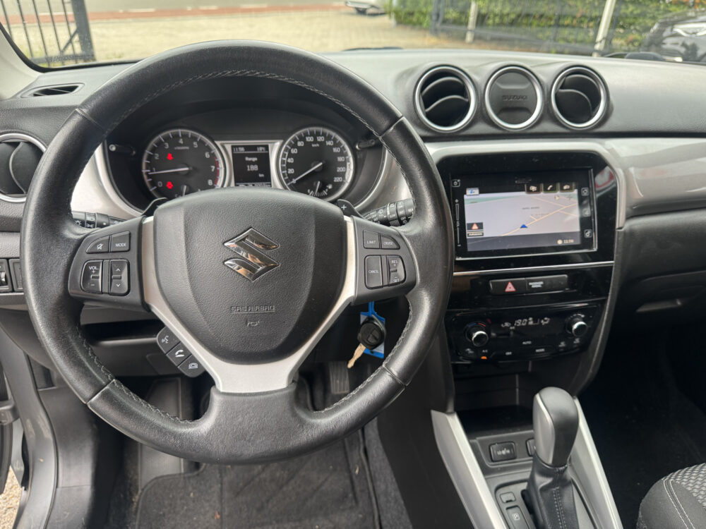 Suzuki Vitara 1.6 Exclusive // TREKHAAK // NAVI // CLIMA // CRUISE // CAMERA // STOEL VERWARMING // APPLE CARPLAY-ANDROID AUTO // 12