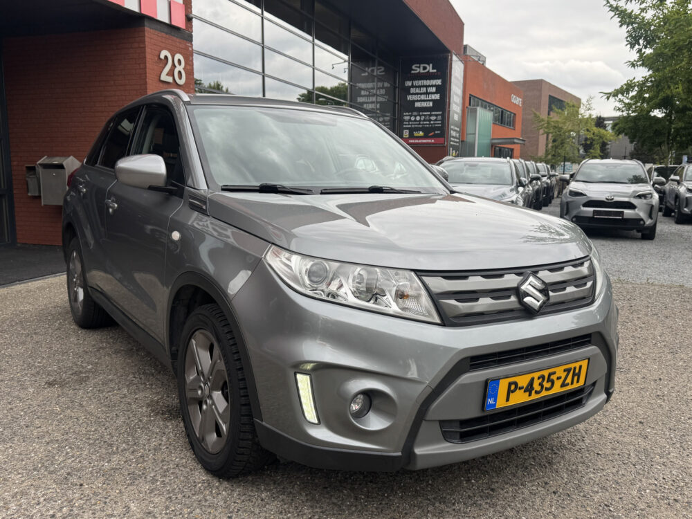 Suzuki Vitara 1.6 Exclusive // TREKHAAK // NAVI // CLIMA // CRUISE // CAMERA // STOEL VERWARMING // APPLE CARPLAY-ANDROID AUTO // 2