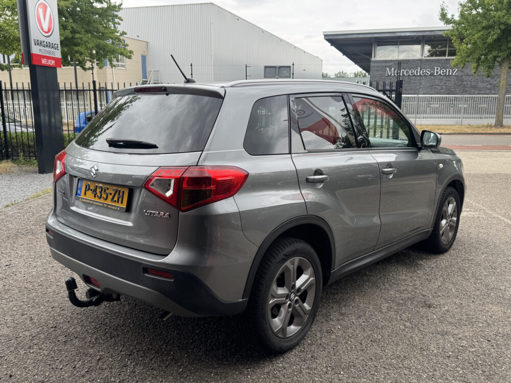 Suzuki Vitara 1.6 Exclusive // TREKHAAK // NAVI // CLIMA // CRUISE // CAMERA // STOEL VERWARMING // APPLE CARPLAY-ANDROID AUTO // 4