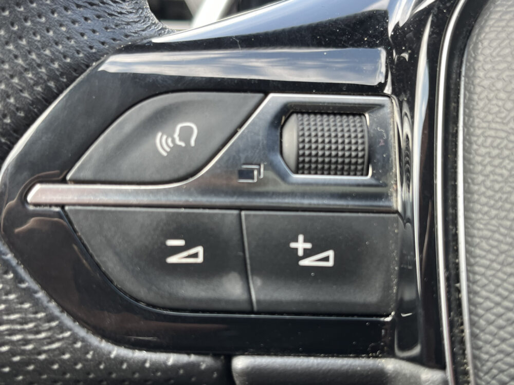 Peugeot 3008 1.6 TURBO GT Line // FULL OPTIONS!! // TREKHAAK // MASSAGE STOELEN // FOCAL PREMIUM AUDIO // ADAPTIVE CRUISE // PANO SCHUIF-KANT 18