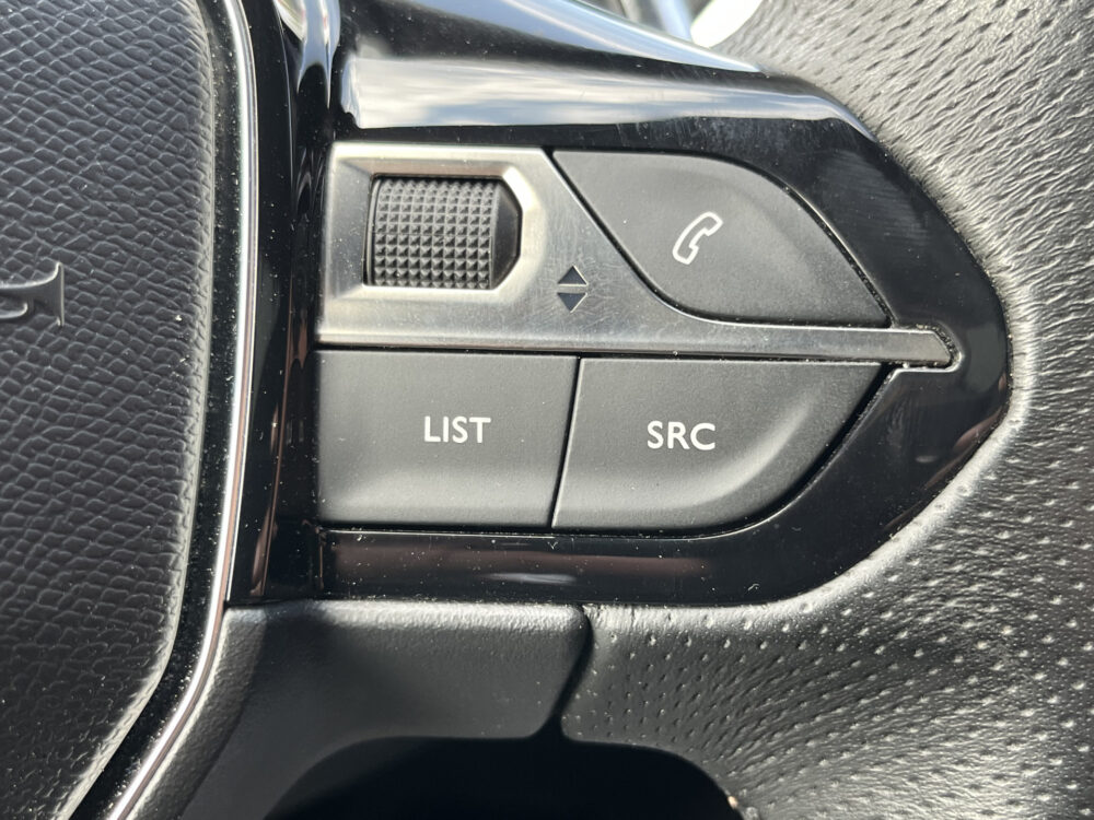 Peugeot 3008 1.6 TURBO GT Line // FULL OPTIONS!! // TREKHAAK // MASSAGE STOELEN // FOCAL PREMIUM AUDIO // ADAPTIVE CRUISE // PANO SCHUIF-KANT 19