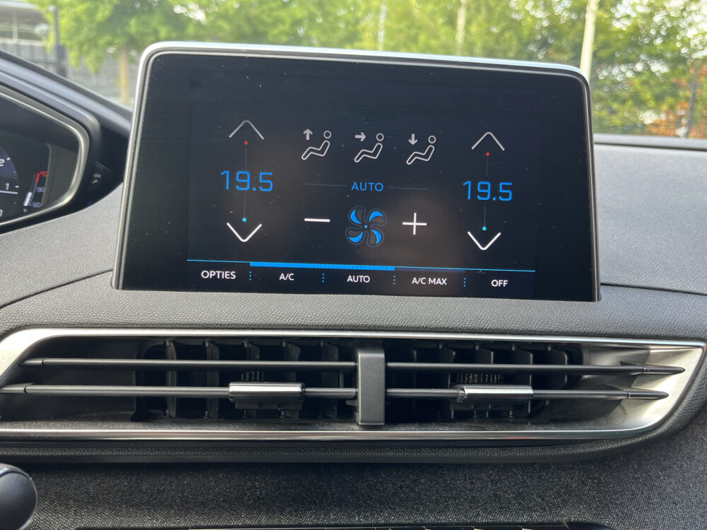 Peugeot 3008 1.6 TURBO GT Line // FULL OPTIONS!! // TREKHAAK // MASSAGE STOELEN // FOCAL PREMIUM AUDIO // ADAPTIVE CRUISE // PANO SCHUIF-KANT 21