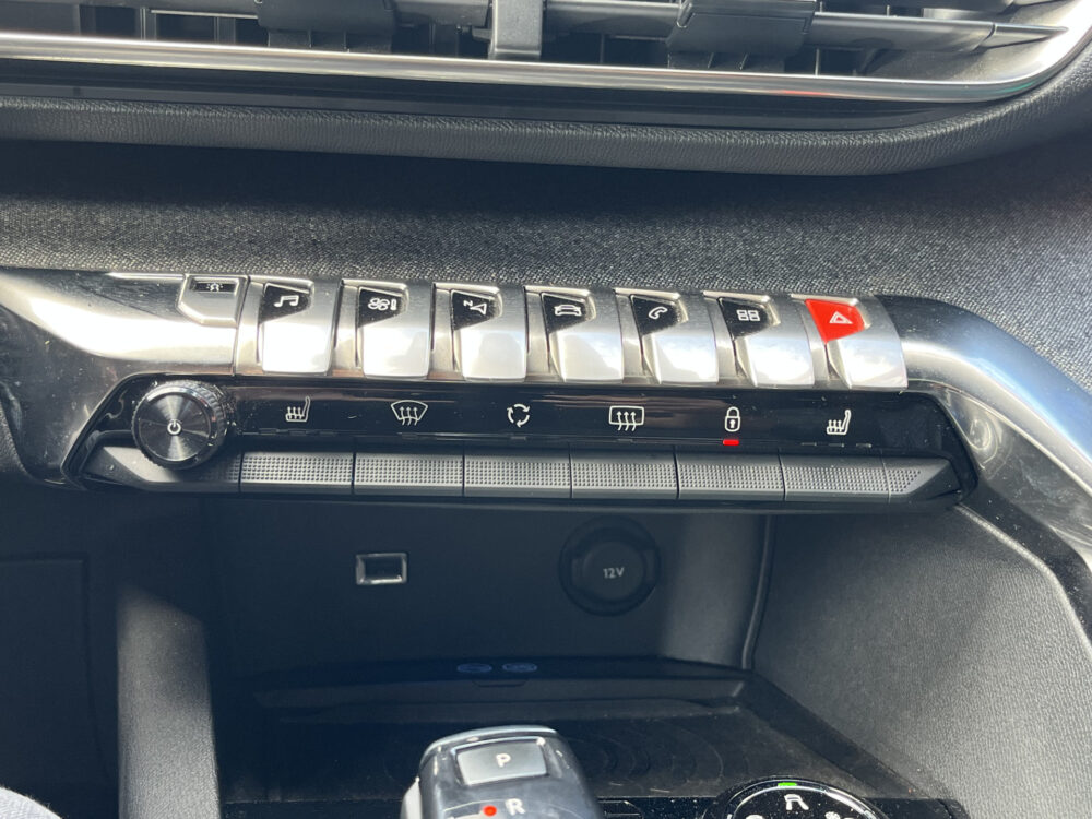 Peugeot 3008 1.6 TURBO GT Line // FULL OPTIONS!! // TREKHAAK // MASSAGE STOELEN // FOCAL PREMIUM AUDIO // ADAPTIVE CRUISE // PANO SCHUIF-KANT 28