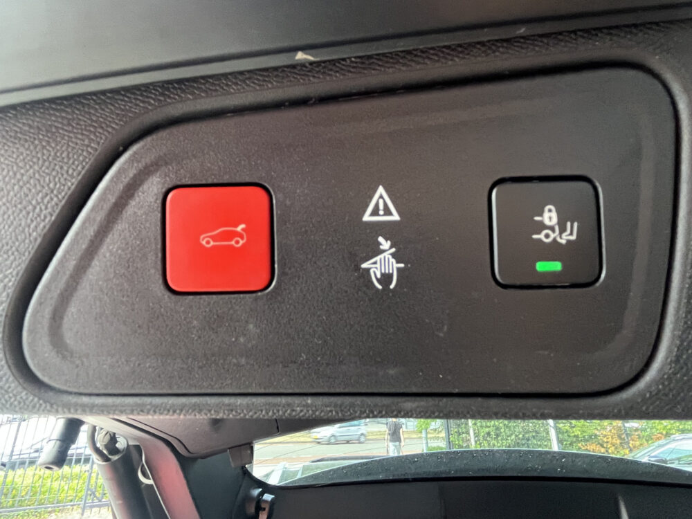 Peugeot 3008 1.6 TURBO GT Line // FULL OPTIONS!! // TREKHAAK // MASSAGE STOELEN // FOCAL PREMIUM AUDIO // ADAPTIVE CRUISE // PANO SCHUIF-KANT 33