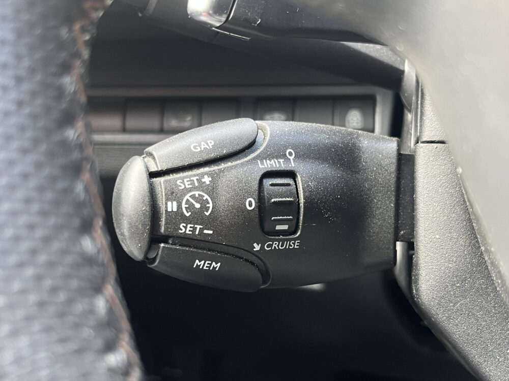 Peugeot 3008 1.6 TURBO GT Line // FULL OPTIONS!! // TREKHAAK // MASSAGE STOELEN // FOCAL PREMIUM AUDIO // ADAPTIVE CRUISE // PANO SCHUIF-KANT 37
