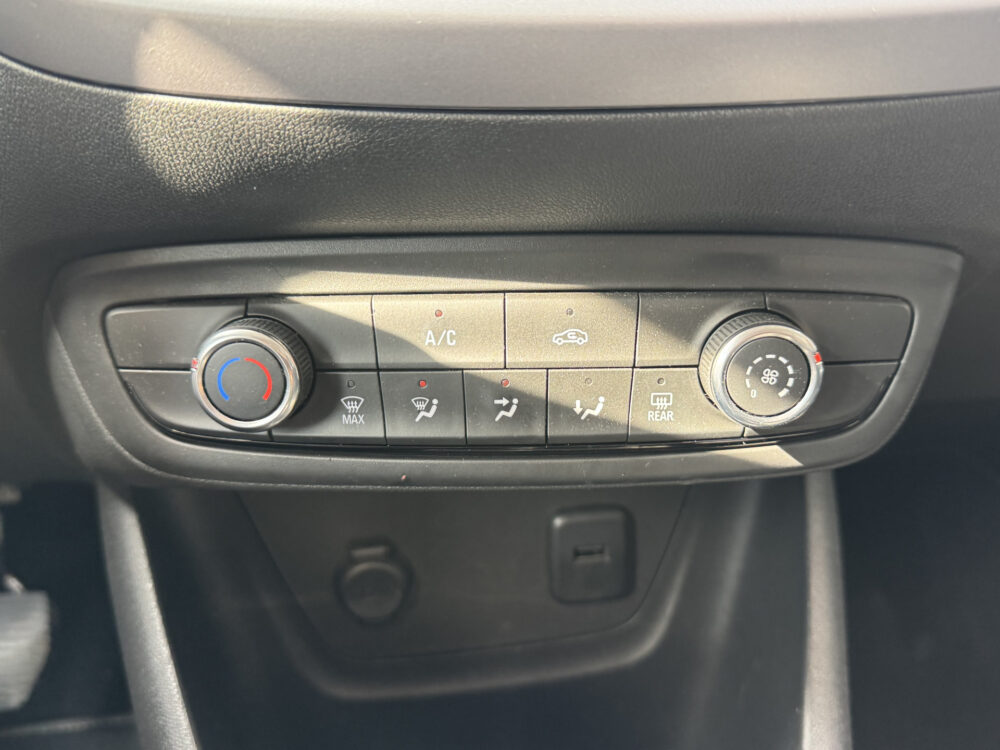 Opel Crossland X 1.2 Edition // TREKHAAK // DEALER ONDERHOUDEN! // APPLE CARPLAY - ANDROID AUTO // CRUISE // 19