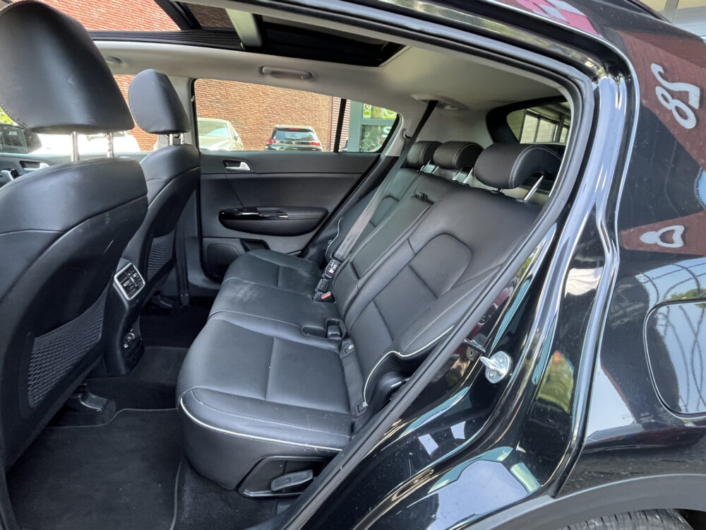 Kia Sportage 1.6 T-GDI Black Edition // NAVI // JBL PREMIUM AUDIO // CRUISE // PANO-SCHUIF KANTEL DAK // DODEN HOEK SENSOR // 14