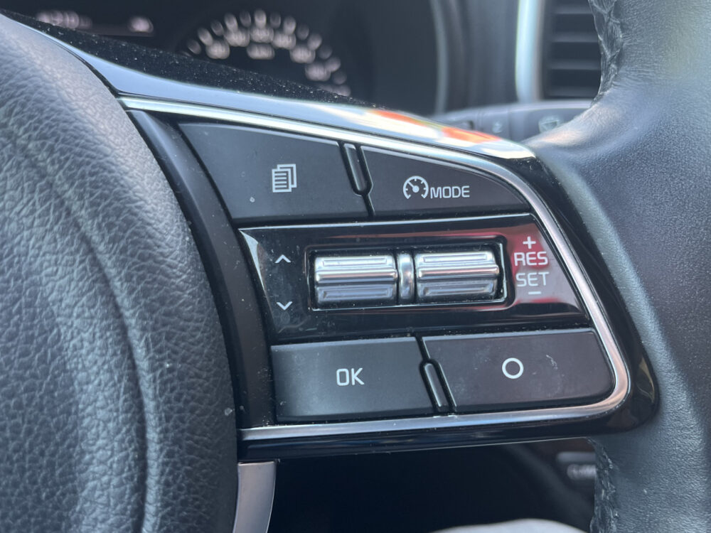 Kia Sportage 1.6 T-GDI Black Edition // NAVI // JBL PREMIUM AUDIO // CRUISE // PANO-SCHUIF KANTEL DAK // DODEN HOEK SENSOR // 16