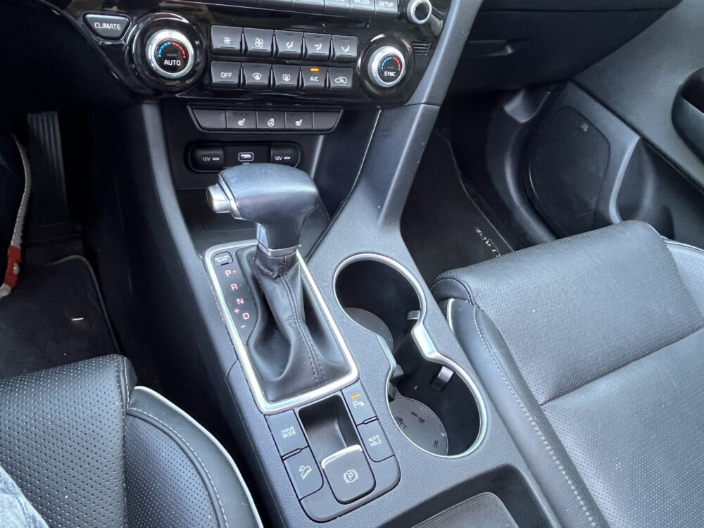 Kia Sportage 1.6 T-GDI Black Edition // NAVI // JBL PREMIUM AUDIO // CRUISE // PANO-SCHUIF KANTEL DAK // DODEN HOEK SENSOR // 21