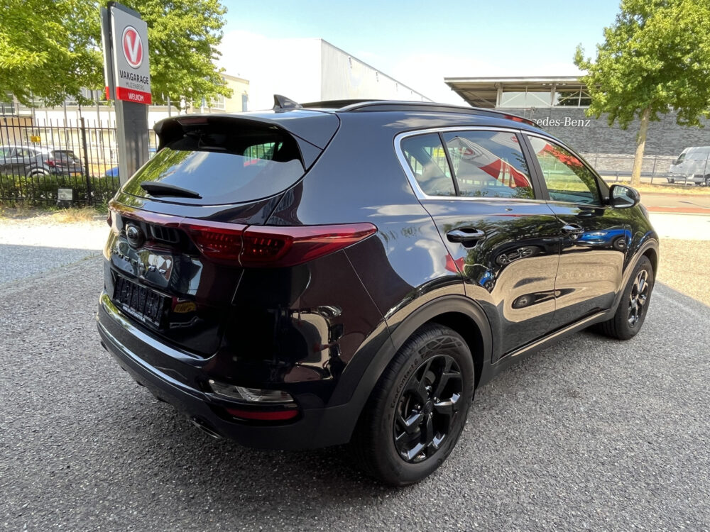 Kia Sportage 1.6 T-GDI Black Edition // NAVI // JBL PREMIUM AUDIO // CRUISE // PANO-SCHUIF KANTEL DAK // DODEN HOEK SENSOR // 4