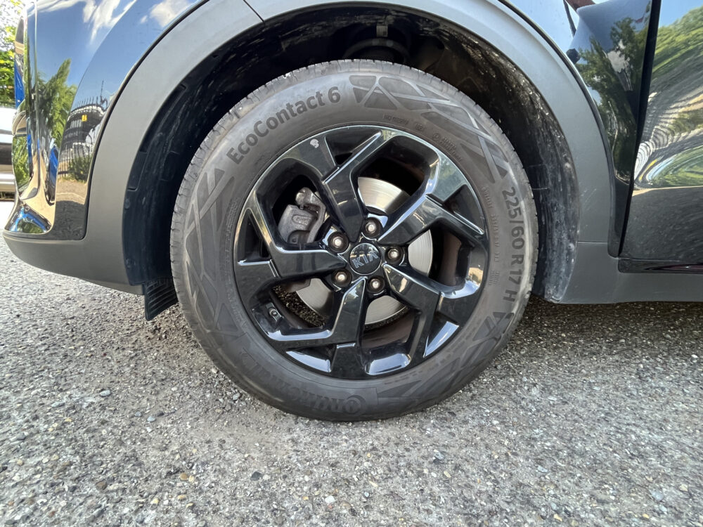 Kia Sportage 1.6 T-GDI Black Edition // NAVI // JBL PREMIUM AUDIO // CRUISE // PANO-SCHUIF KANTEL DAK // DODEN HOEK SENSOR // 8