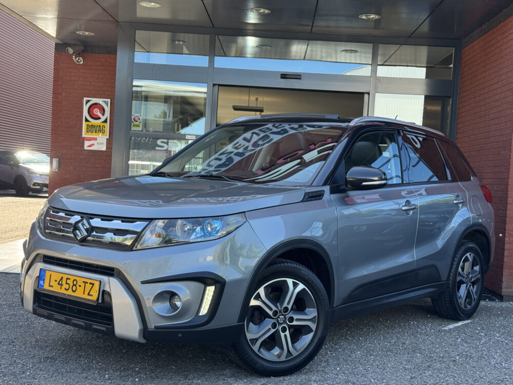 Suzuki Vitara 1.6 High Executive // SCHUIF-KANTELDAK // ADAPT. CRUISE // KEYLESS // CAMERA+SENSOREN // STOELVERWARMING // 1