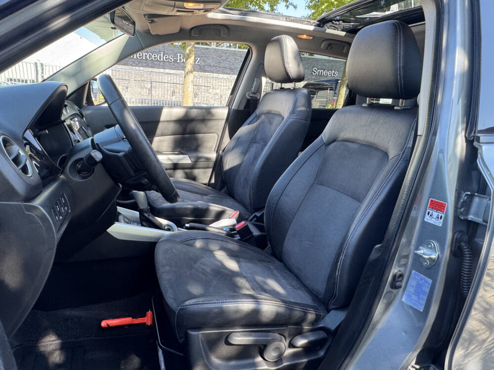Suzuki Vitara 1.6 High Executive // SCHUIF-KANTELDAK // ADAPT. CRUISE // KEYLESS // CAMERA+SENSOREN // STOELVERWARMING // 11