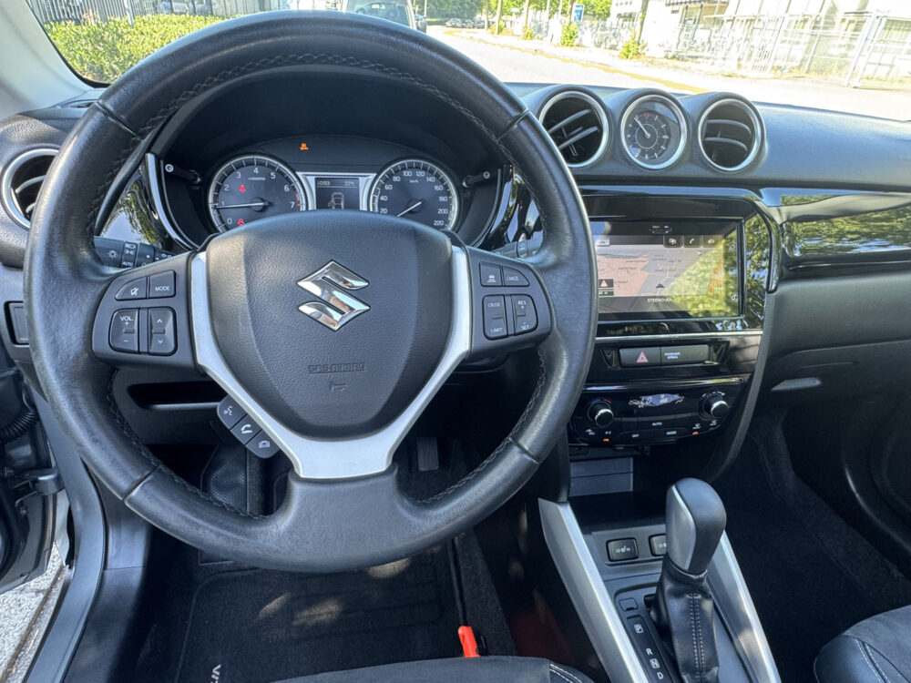 Suzuki Vitara 1.6 High Executive // SCHUIF-KANTELDAK // ADAPT. CRUISE // KEYLESS // CAMERA+SENSOREN // STOELVERWARMING // 15