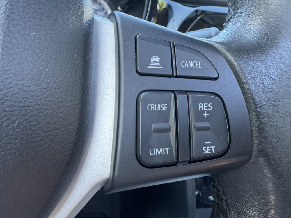 Suzuki Vitara 1.6 High Executive // SCHUIF-KANTELDAK // ADAPT. CRUISE // KEYLESS // CAMERA+SENSOREN // STOELVERWARMING // 18