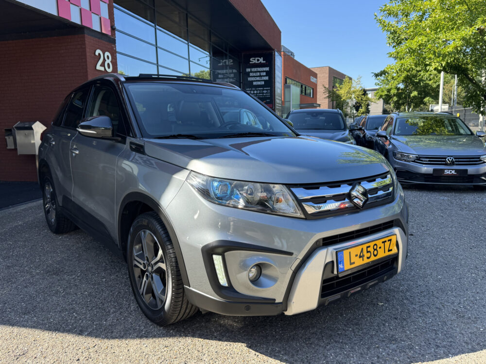 Suzuki Vitara 1.6 High Executive // SCHUIF-KANTELDAK // ADAPT. CRUISE // KEYLESS // CAMERA+SENSOREN // STOELVERWARMING // 2