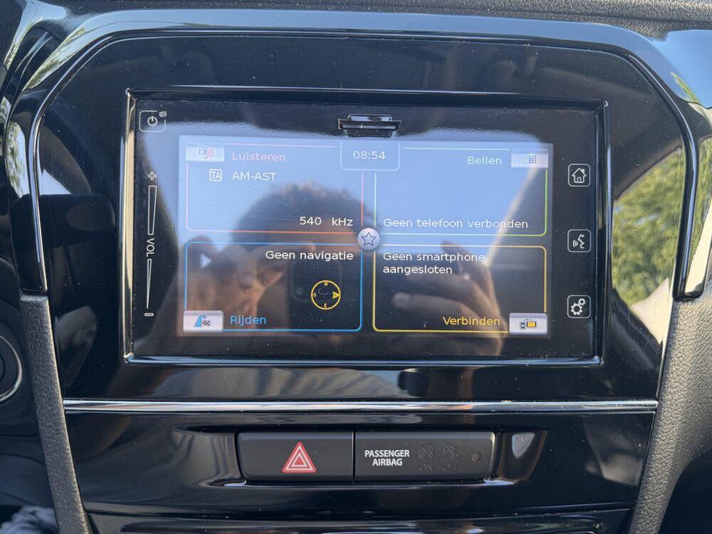 Suzuki Vitara 1.6 High Executive // SCHUIF-KANTELDAK // ADAPT. CRUISE // KEYLESS // CAMERA+SENSOREN // STOELVERWARMING // 21