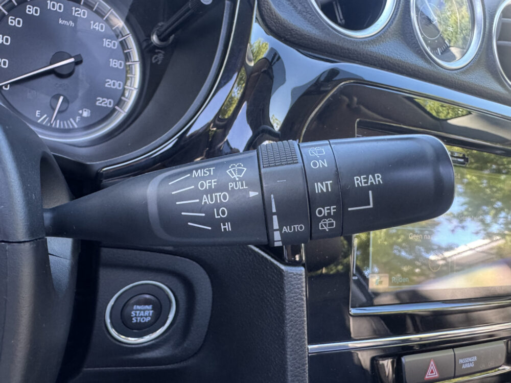 Suzuki Vitara 1.6 High Executive // SCHUIF-KANTELDAK // ADAPT. CRUISE // KEYLESS // CAMERA+SENSOREN // STOELVERWARMING // 28