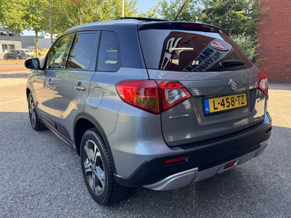 Suzuki Vitara 1.6 High Executive // SCHUIF-KANTELDAK // ADAPT. CRUISE // KEYLESS // CAMERA+SENSOREN // STOELVERWARMING // 3