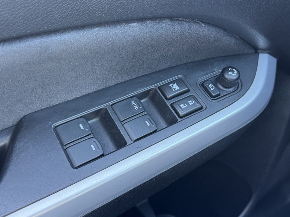Suzuki Vitara 1.6 High Executive // SCHUIF-KANTELDAK // ADAPT. CRUISE // KEYLESS // CAMERA+SENSOREN // STOELVERWARMING // 31
