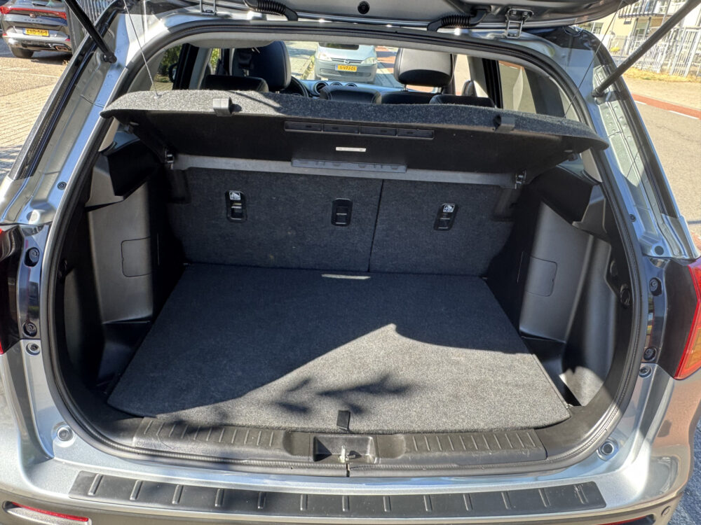 Suzuki Vitara 1.6 High Executive // SCHUIF-KANTELDAK // ADAPT. CRUISE // KEYLESS // CAMERA+SENSOREN // STOELVERWARMING // 33