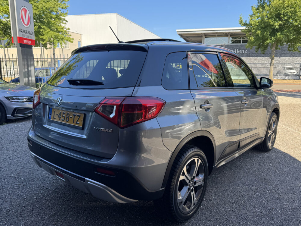 Suzuki Vitara 1.6 High Executive // SCHUIF-KANTELDAK // ADAPT. CRUISE // KEYLESS // CAMERA+SENSOREN // STOELVERWARMING // 4