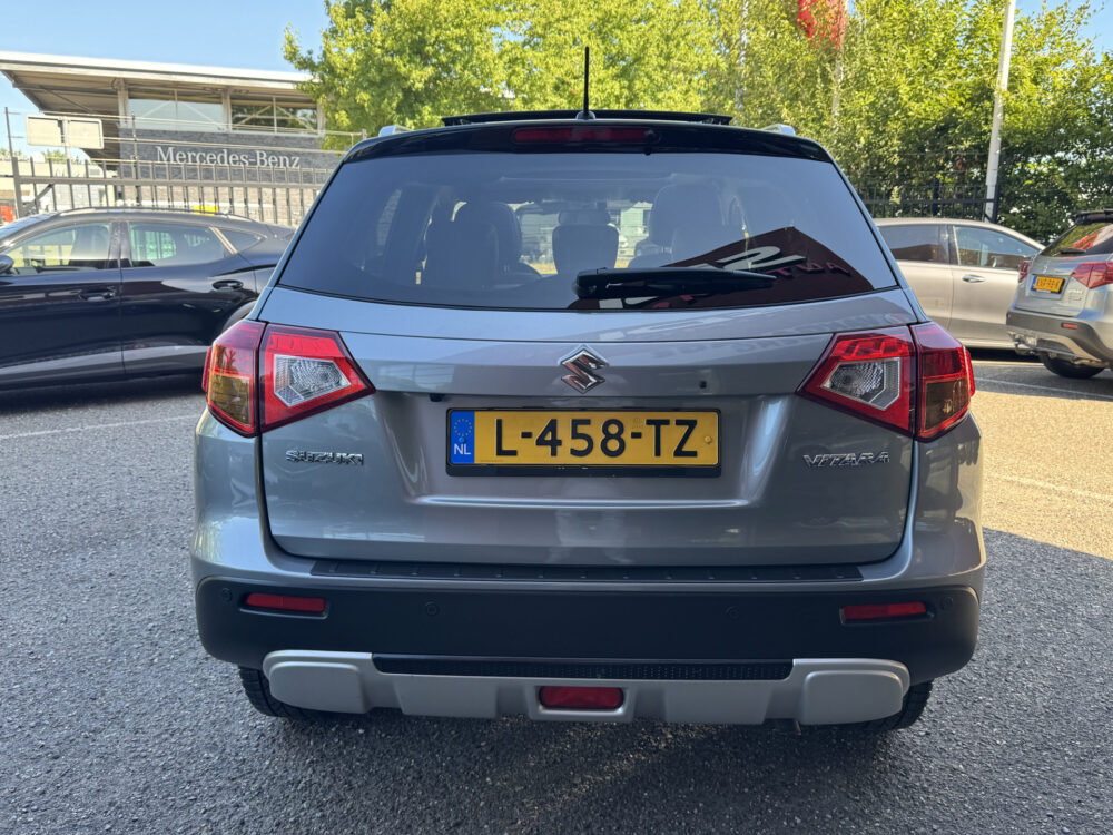 Suzuki Vitara 1.6 High Executive // SCHUIF-KANTELDAK // ADAPT. CRUISE // KEYLESS // CAMERA+SENSOREN // STOELVERWARMING // 5