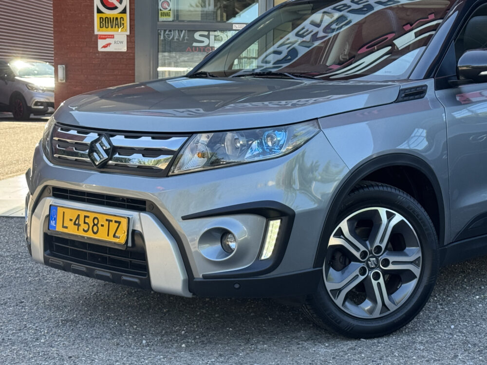 Suzuki Vitara 1.6 High Executive // SCHUIF-KANTELDAK // ADAPT. CRUISE // KEYLESS // CAMERA+SENSOREN // STOELVERWARMING // 7