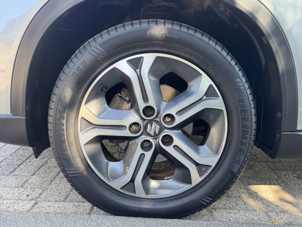 Suzuki Vitara 1.6 High Executive // SCHUIF-KANTELDAK // ADAPT. CRUISE // KEYLESS // CAMERA+SENSOREN // STOELVERWARMING // 9