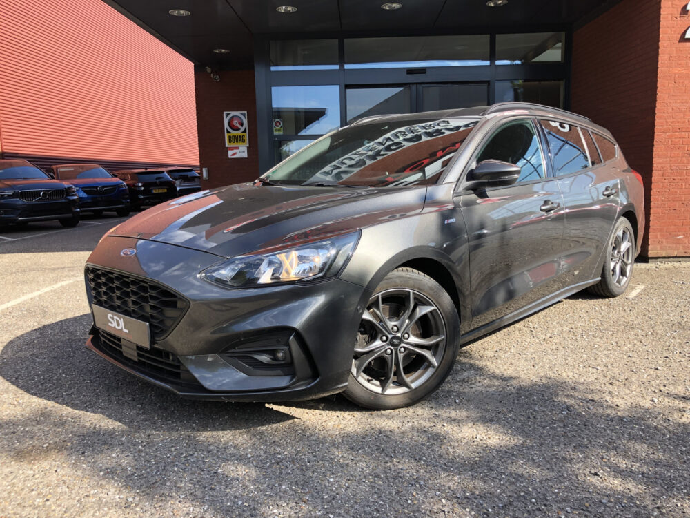 Ford FOCUS Wagon 1.5 EcoBoost ST Line // AFN. TREKHAAK // KEYLESS // WINTERPACK // CAMERA+SENSOREN // NAVI+CARPLAY // 1
