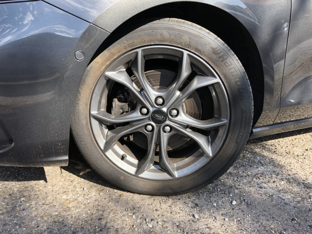 Ford FOCUS Wagon 1.5 EcoBoost ST Line // AFN. TREKHAAK // KEYLESS // WINTERPACK // CAMERA+SENSOREN // NAVI+CARPLAY // 12