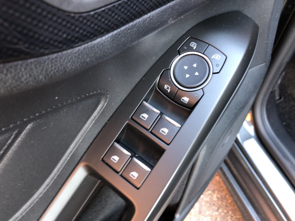 Ford FOCUS Wagon 1.5 EcoBoost ST Line // AFN. TREKHAAK // KEYLESS // WINTERPACK // CAMERA+SENSOREN // NAVI+CARPLAY // 20