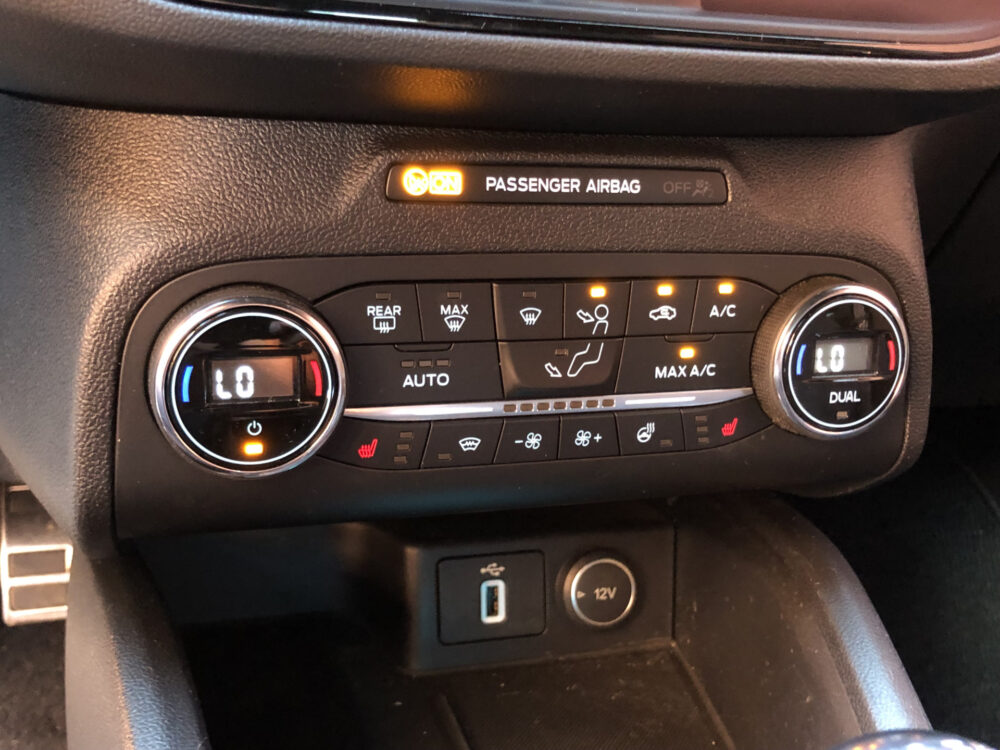 Ford FOCUS Wagon 1.5 EcoBoost ST Line // AFN. TREKHAAK // KEYLESS // WINTERPACK // CAMERA+SENSOREN // NAVI+CARPLAY // 25