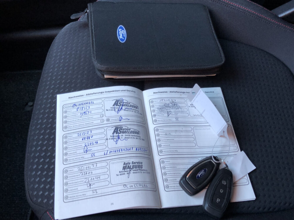 Ford FOCUS Wagon 1.5 EcoBoost ST Line // AFN. TREKHAAK // KEYLESS // WINTERPACK // CAMERA+SENSOREN // NAVI+CARPLAY // 4