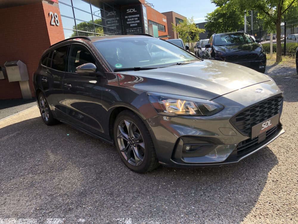 Ford FOCUS Wagon 1.5 EcoBoost ST Line // AFN. TREKHAAK // KEYLESS // WINTERPACK // CAMERA+SENSOREN // NAVI+CARPLAY // 9
