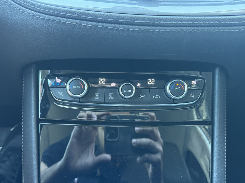 Opel Grandland X 1.6 Turbo Hybrid4 Ultimate 300 PK!! // TREKHAAK // NAVI // ADAPTIVE CRUISE // CLIMA // CAMERA // MEMORY SEATS // DAB RADIO // 19