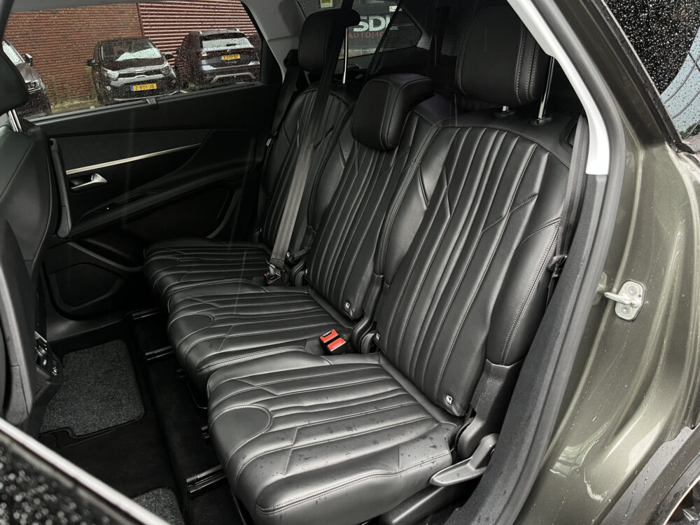 Peugeot 5008 1.6 Turbo Allure 181PK! // LEDER // ELEK.STOEL+GEHEUGEN // SCHUIF-KANTELDAK // CAMERA+SENSOREN // NAVI // STOELVERWARMING // 18
