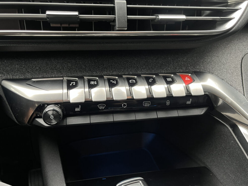 Peugeot 5008 1.6 Turbo Allure 181PK! // LEDER // ELEK.STOEL+GEHEUGEN // SCHUIF-KANTELDAK // CAMERA+SENSOREN // NAVI // STOELVERWARMING // 22