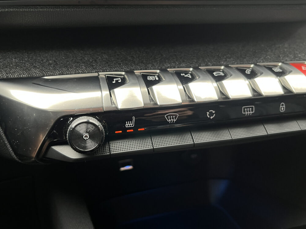 Peugeot 5008 1.6 Turbo Allure 181PK! // LEDER // ELEK.STOEL+GEHEUGEN // SCHUIF-KANTELDAK // CAMERA+SENSOREN // NAVI // STOELVERWARMING // 23