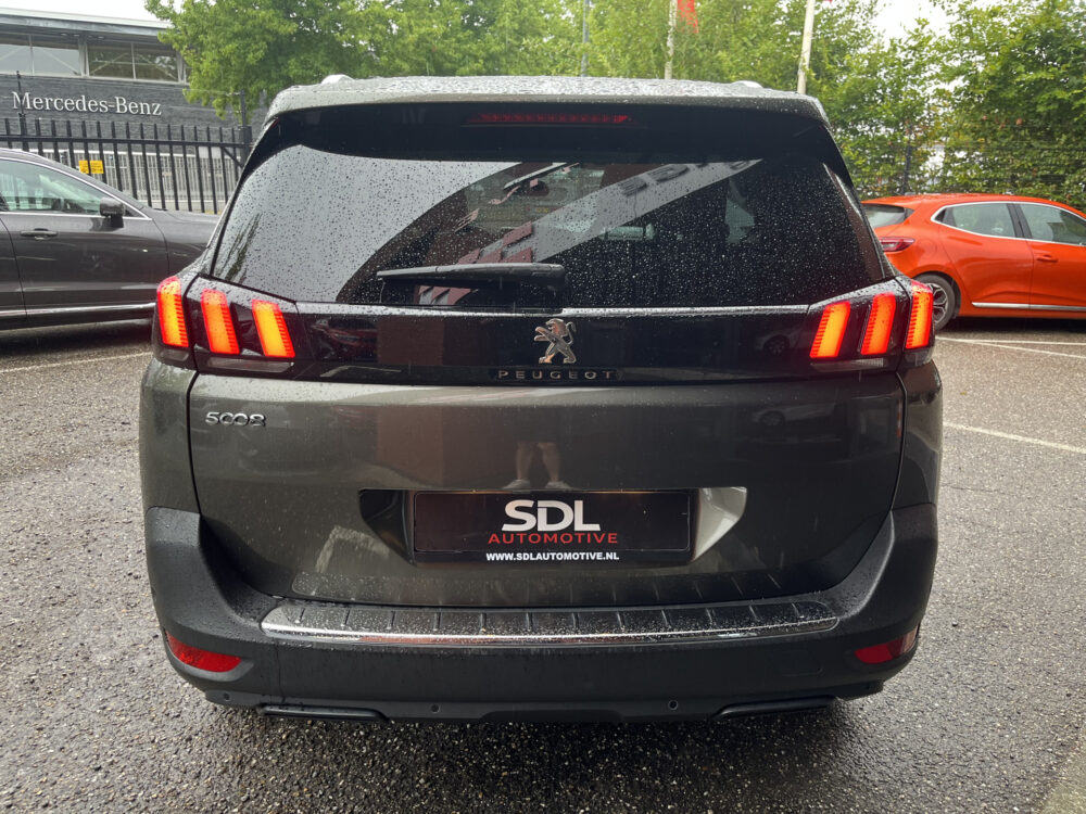 Peugeot 5008 1.6 Turbo Allure 181PK! // LEDER // ELEK.STOEL+GEHEUGEN // SCHUIF-KANTELDAK // CAMERA+SENSOREN // NAVI // STOELVERWARMING // 3
