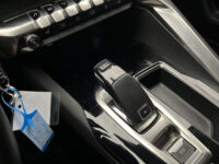 Peugeot 5008 1.6 Turbo Allure 181PK! // LEDER // ELEK.STOEL+GEHEUGEN // SCHUIF-KANTELDAK // CAMERA+SENSOREN // NAVI // STOELVERWARMING // 51