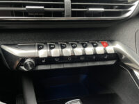 Peugeot 5008 1.6 Turbo Allure 181PK! // LEDER // ELEK.STOEL+GEHEUGEN // SCHUIF-KANTELDAK // CAMERA+SENSOREN // NAVI // STOELVERWARMING // 52