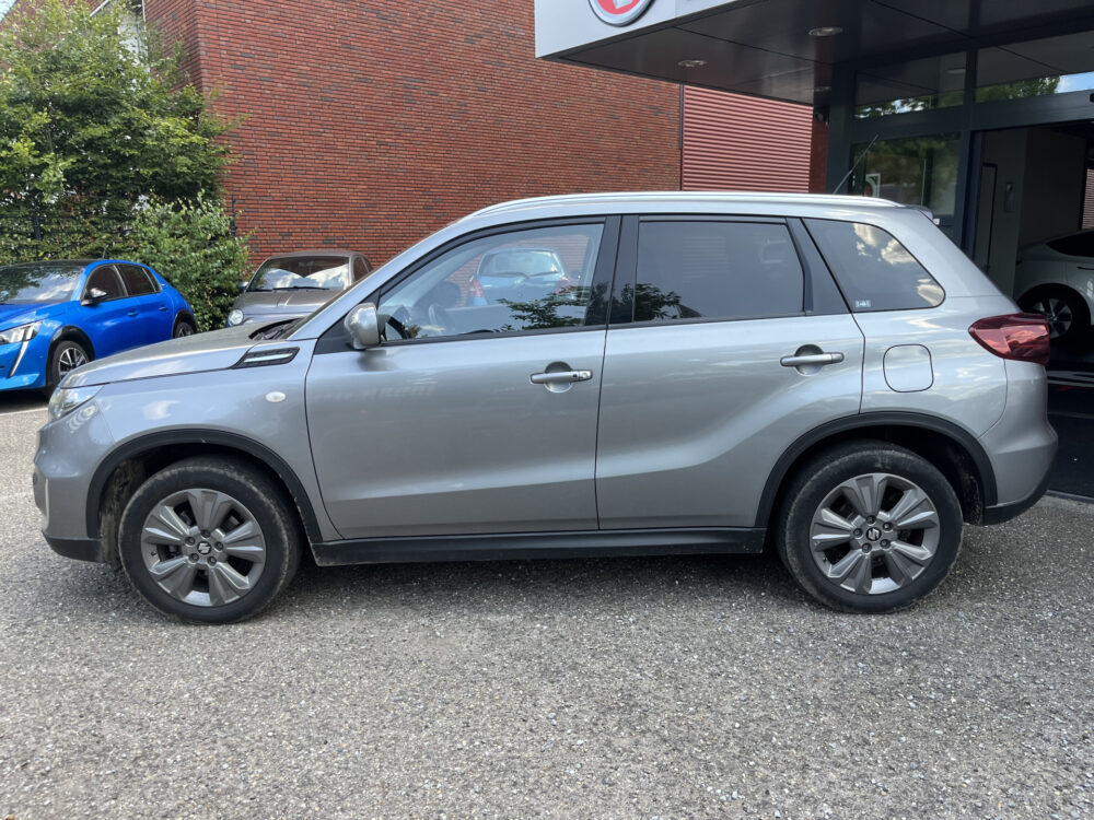 Suzuki Vitara 1.5 Hybrid Style AllGrip // AFN. TREKHAAK // ADAPT. CRUISE // KEYLESS // CAMERA // APPLE CARPLAY / ANDROID AUTO 2