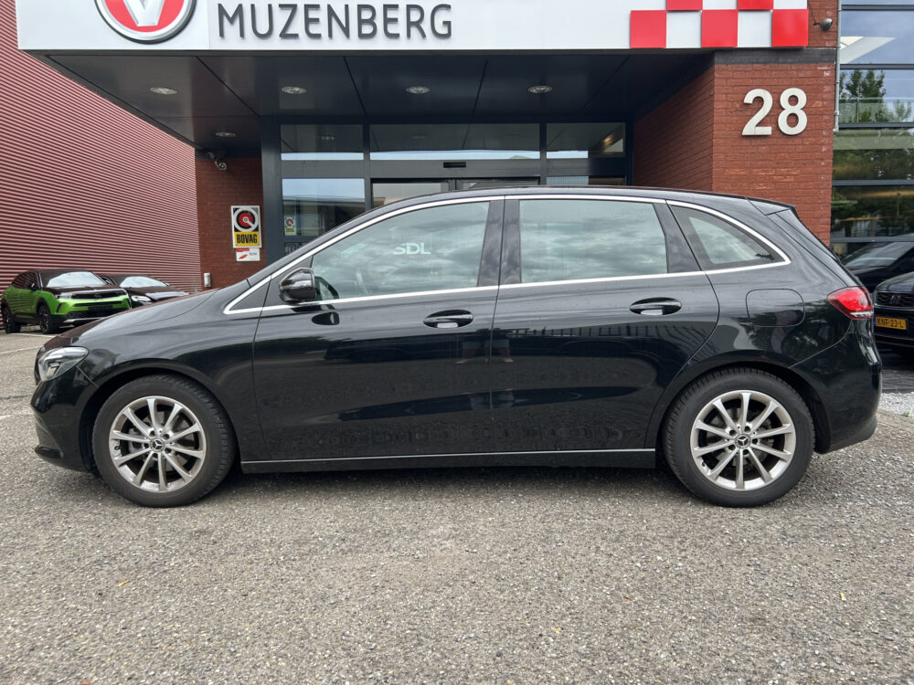 Mercedes-Benz B-Klasse 180 Advantage // FULL LED // NAVI + CARPLAY // CAMERA // PDC V+A // STOELVERWARMING // ELEK. KOFFERKLEP 3